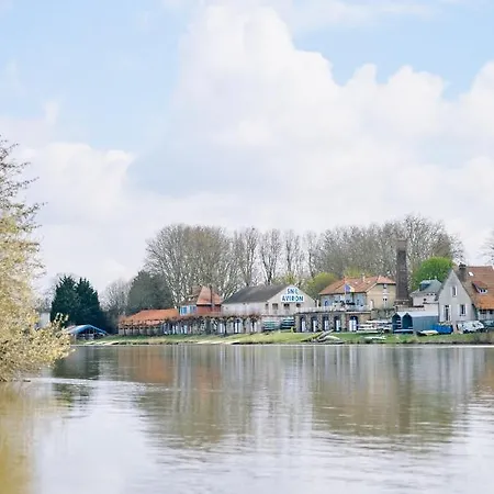 Loft Sur L'eau En Centre-ville De Compiegne Holiday home Margny-les-Compiegne
